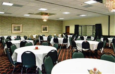 HOTEL RED COACH INN NEWTON, KS 2* (United States) - from US$ 95 | BOOKED