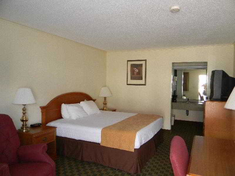 Red Coach Inn Newton Room photo